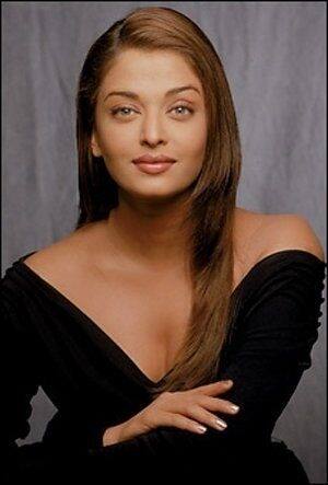 ऐश्वर्या राय बॉलीवुड की ऐसी हसीना हैं, जिनका जादू बड़े पर्दे पर हो या न हो, लेकिन उनकी खूबसूरती और स्टाइल की बातें हमेशा फिल्म इंडस्ट्री में चर्चित रहती हैं.