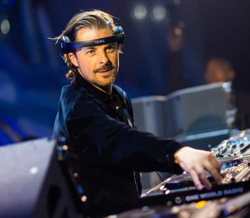On 21st December, DJ Axwell is coming to add music to Mumbai. Their live concert will be held at Infinity Bay, Swerri, where fans will be able to enjoy a tremendous music night.
