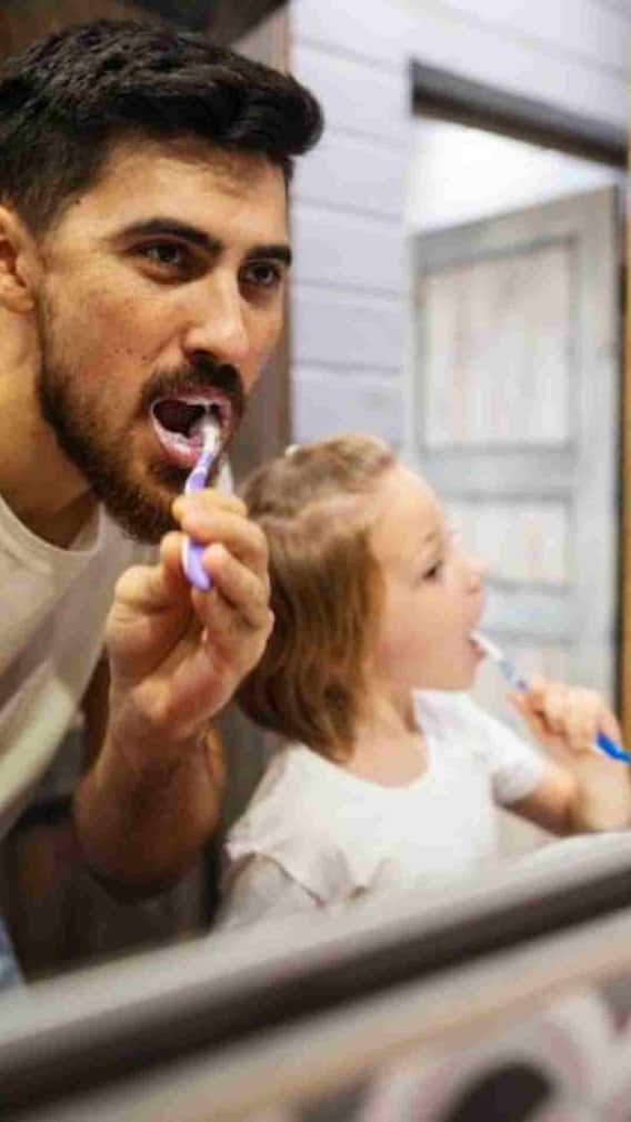 பல் ஆரோக்கியம், பொலிவுக்கு.. இப்படிதான் பிரஷ் பண்ணணும்!