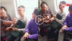 Video: तू कहीं का नवाब है! बैठने के तरीके को लेकर दिल्ली मेट्रो में भिड़े दो लोग, लड़ाई का वीडियो वायरल