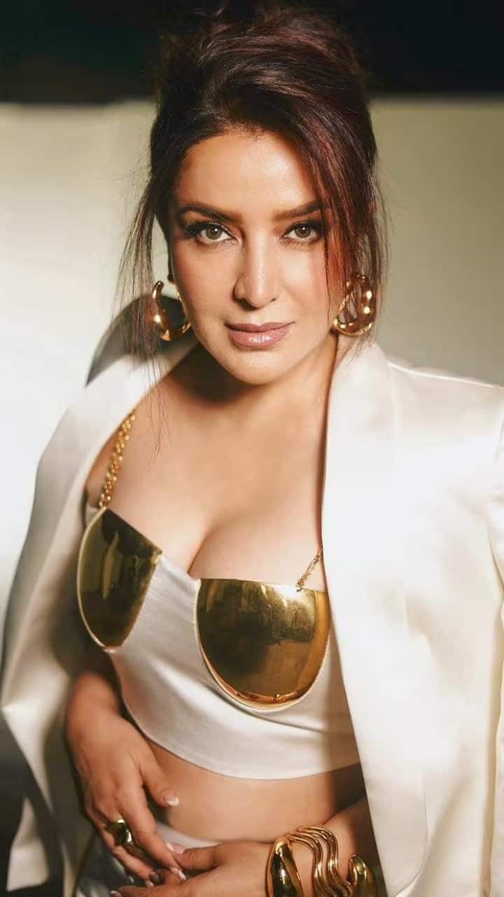 उन्होंने अपने करियर में कई सारी हिट फिल्में दी हैं. उन्होंने तमिल और बॉलीवुड दोनों जगह अपनी एक्टिंग का जलवा बिखेरा. उनके कुछ किरदार ऐसे थे जिन्होंने दर्शकों के दिलों पर अपनी छाप छोड़ दी.