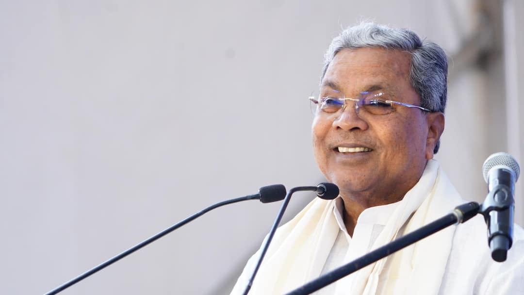 Siddaramaiah Orders Govt Offices To Stop Using Plastic Bottles, Mandates Nandini Products At Official Events Siddaramaiah Orders Govt Offices To Stop Using Plastic Bottles, Mandates Nandini Products At Official Events