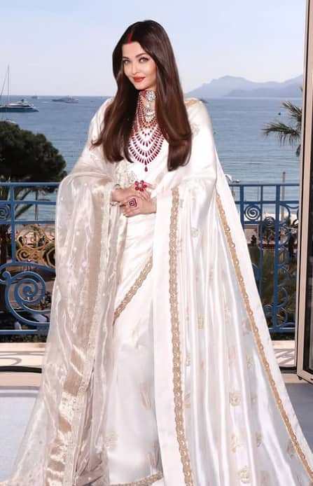 इसके बाद एक्ट्रेस ने फिल्म 'और प्यार हो गया' से बॉलीवुड में कदम रखा. हालांकि एक्ट्रेस को असली पहचान 'हम दिल दे चुके सनम' से मिली. जो उनकी तीसरी हिंदी फिल्म थी.