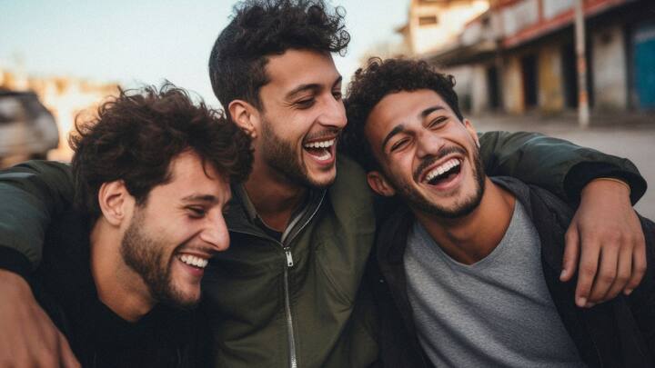 পরিবারের লোকজন একত্রিত হলে, বন্ধুবান্ধবরা আড্ডায় বসলে ইয়ার্কি-রসিকতা চলতেই থাকে। কিন্তু সব রসিকতার সঙ্গে কখনও কখনও মিশে থাকে শ্লেষও।