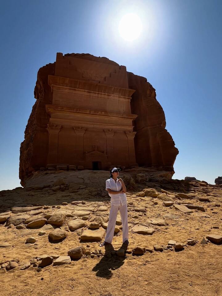 Bollywood’s travel-loving diva, Sara Ali Khan, is once again giving major vacation goals — this time from AlUla, the breathtaking heritage city in Saudi Arabia.