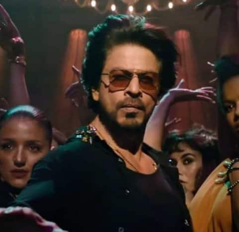 शाहरुख खानचा 'किंग' चित्रपट चर्चेत आहे. यात अभिषेक बच्चन, अनिल कपूर, जॅकी श्रॉफ, दीपिका पदुकोण आणि राणी मुखर्जी यांसारखे कलाकार आहेत.