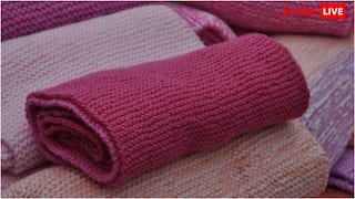 सर्दियों के कपड़ों से आ रही है बदबू, ये हैक्स आएंगे आपके काम