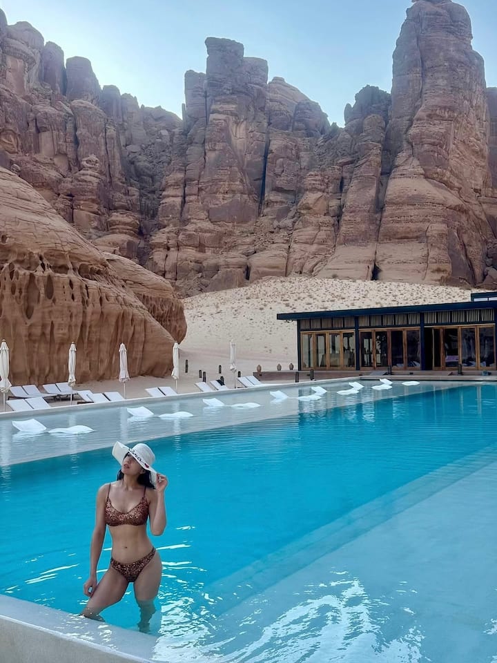 The Zara Hatke Zara Bachke actress turned heads in a brown animal-print bikini paired with a straw hat, perfectly complementing the golden desert hues.