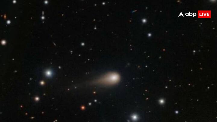 Scientists found in their investigation that this object visible in space is of the size of Manhattan, whose weight is estimated to be 33 billion tons. The most surprising thing is that it is leaving nickel tetracarbonyl, which has not been seen in any comet before.