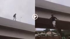 Video: मौत बन गया स्टंट! गाड़ी पर छलांग लगाने की कोशिश में सड़क पर गिरा युवक, वीडियो वायरल