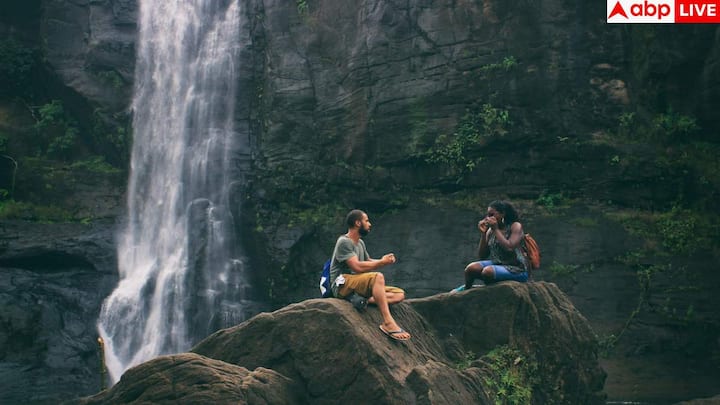 Travel in India: कुछ लोगों की सैलरी काफी कम होती है, वे महंगे जगहों पर घूमने नहीं जा पाते हैं. चलिए आपको बताते हैं कि 5000 रुपये में आप कहां मजे से घूम सकते हैं.