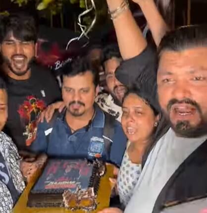 पोलिसांच्या कडक कारवाईमुळे काही चाहते निराश झाले. साठ वर्षांचा शाहरुख आजही देश-विदेशातील लाखो चाहत्यांच्या हृदयावर राज्य करतात.