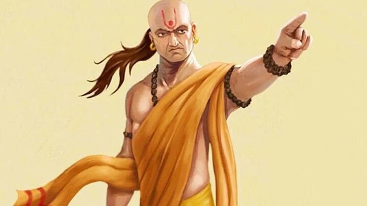 जर तुमच्यासोबत काम करणारा कोणी तुमच्याबद्दल प्रत्येक छोट्या छोट्या गोष्टीवर टीका करतो, विनोद करतो आणि नंतर इतरांसोबत तुमच्यावर हसतो, तर तुम्ही अशा लोकांपासून सावध राहिले पाहिजे, कारण ते कधी तुमची थट्टा करतील किंवा तुमची प्रतिष्ठा खराब करतील हे सांगता येत नाही.