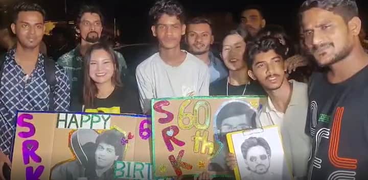 आज शाहरुख खानच्या खास वाढदिवसानिमित्त आम्ही त्यांना मनःपूर्वक शुभेच्छा देतो. हॅप्पी बर्थडे शाहरुख खान, तुमचं आयुष्य आनंदी आणि यशस्वी राहो.