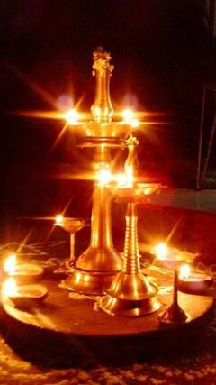 దీపారాధన చేసేటప్పుడు ఎన్ని వత్తులు వేయాలి?