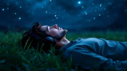 Colours of Dream: রাতে ঘুমের মধ্যে দেখা স্বপ্ন মনেই রাখতে পারেন না অনেকে। ছবি: ফ্রিপিক।