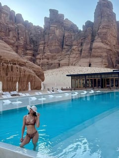 Sara Ali Khan: బికినీలో పటౌడీ వారసురాలు... బాలీవుడ్ గ్లామర్ బ్యూటీని గుర్తు పట్టారా?