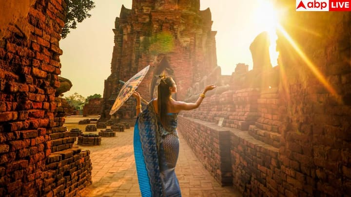 वाराणसी, उत्तर प्रदेश. आध्यात्मिकता और संस्कृति का संगम वाराणसी एक बेहद किफायती और खूबसूरत जगह है. घाटों की सैर, गंगा आरती और गलियों का खाना सब कुछ अनोखा अनुभव देता है. यहां सस्ते लॉज और धर्मशालाएं 400 रुपये प्रतिदिन में मिल जाते हैं और लोकल खाना जेब पर बिल्कुल हल्का पड़ता है.