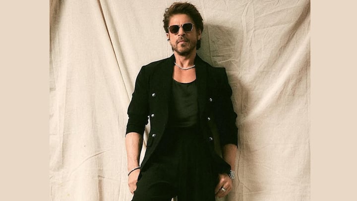 King Khan embraces a laid-back yet luxe vibe in a double-breasted black blazer with metallic buttons and wide-legged trousers. The look strikes a perfect balance between structure and ease, proving that comfort can be effortlessly classy. (Image Source: Instagram/ manishmalhotraworld)
