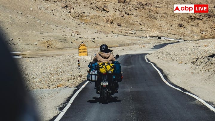 భారతదేశంలో ద్విచక్ర వాహనాలు ఎక్కువగా మధ్య మరియు దిగువ ఆదాయ వర్గాల ప్రజలకు రవాణాకు చౌకైన మరియు సాధారణ మార్గం. ఈ వాహనాలపై టోల్ టాక్స్ విధించడం వల్ల లక్షలాది మంది రోజువారీ ప్రయాణికులపై అదనపు ఆర్థిక భారం పెరుగుతుంది.