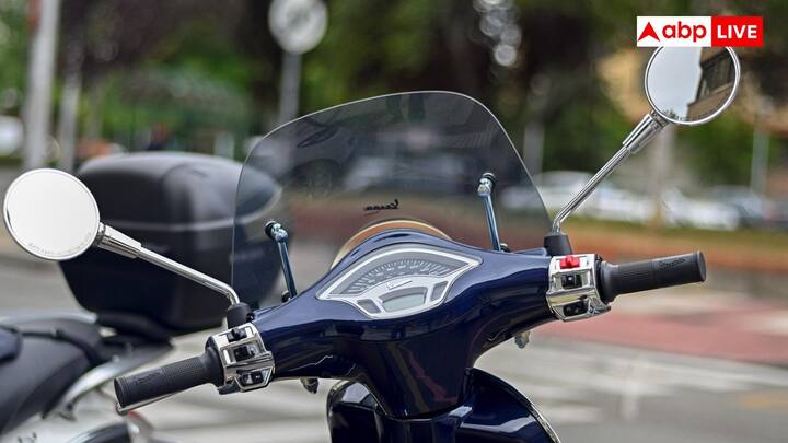 బైక్ లేదా స్కూటర్ కొనేటప్పుడు యజమాని వాహన రిజిస్ట్రేషన్ సమయంలోనే రోడ్ టాక్స్ చెల్లిస్తారు. ఈ టాక్స్ పరోక్షంగా రోడ్లు, హైవేల వినియోగానికి అయ్యే ఖర్చును కవర్ చేస్తుంది. దీనివల్ల తరువాత టోల్ చెల్లింపుల అవసరం తగ్గుతుంది.