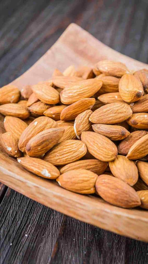 बादाम असली है या नकली? ऐसे पहचानें