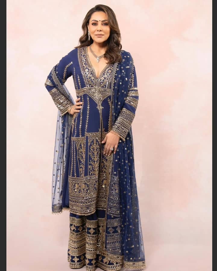 लेकिन गौरी और शाहरुख के लिए प्यार से शादी तक का सफर आसान नहीं रहा. क्योंकि दोनों के धर्म अलग थे. ऐसे में परिवार को मनाने के लिए दोनों ने खूब पापड़ बेले थे.