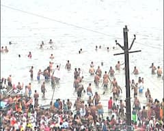 Kartiki Ekadashi 2025 : कार्तिकी एकादशीनिमित्त लाखो भाविकांचा महासागर चंद्रभागेच्या तीरावर; पवित्र स्नानाचा भाविकांनी घेतला आनंद