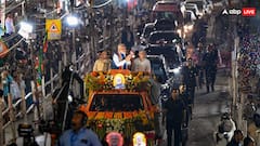 बिहार चुनावः पटना में पीएम मोदी का मेगा रोड शो, हजारों की संख्या में उमड़ी भीड़, महिलाओं ने उतारी आरती