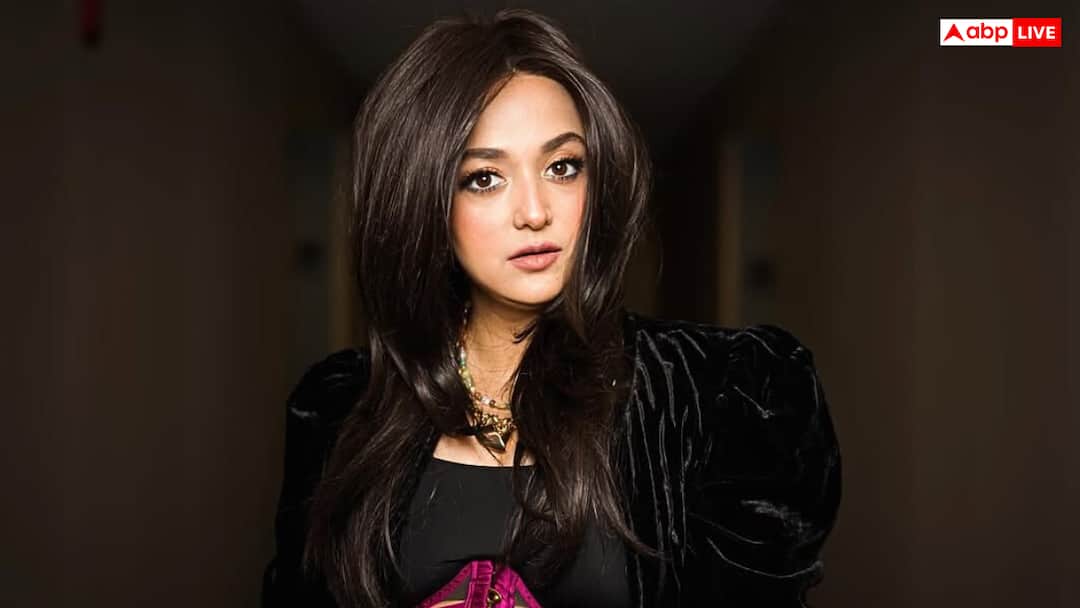 Birthday Special: 'जरा जरा टच मी' से 'आगा बाई हल्ला मचाए रे' तक, देखें मोनाली ठाकुर के 7 बेहतरीन गानों की लिस्ट