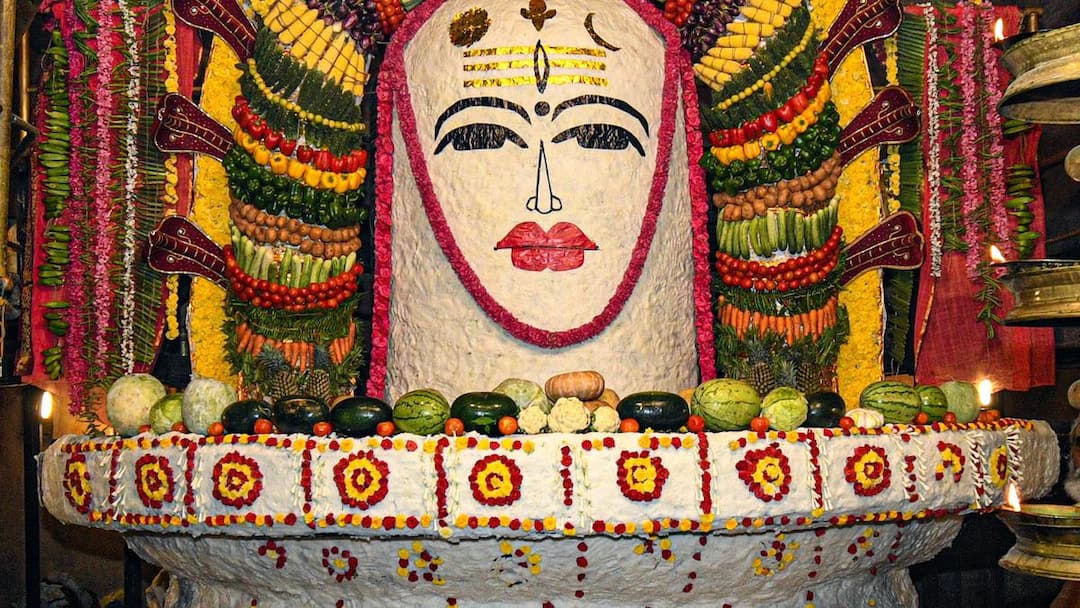 தஞசாவூர் பெரிய கோயிலில் பெருவுடையாருக்கு நாளை ஐப்பசி மாத அன்னாபிஷேகம்