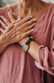 বুকের ডানদিকে আচমকা ব্যথা, কেন জানেন?