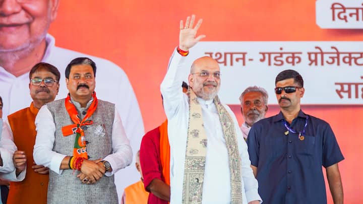 अमित शाह  ने कहा, ‘‘राज्य में डिफेंस कॉरिडोर तैयार किया जाएगा और प्रत्येक जिले में कारखाने खोले जाएंगे. साथ ही, सूक्ष्म, लघु और मध्यम उद्योग (MSMI) और औद्योगिक पार्कों का निर्माण किया जाएगा. सीतामढ़ी से अयोध्या तक ‘वंदे भारत एक्सप्रेस’ ट्रेन का संचालन मां सीता के मंदिर में उनकी प्रतिमा के प्राण प्रतिष्ठा दिवस पर शुरू किया जाएगा.’’शाह ने बताया कि उन्होंने यहां पुनौरा धाम में 850 करोड़ रुपये की लागत से बन रहे सीता मंदिर की आधारशिला रखी है.