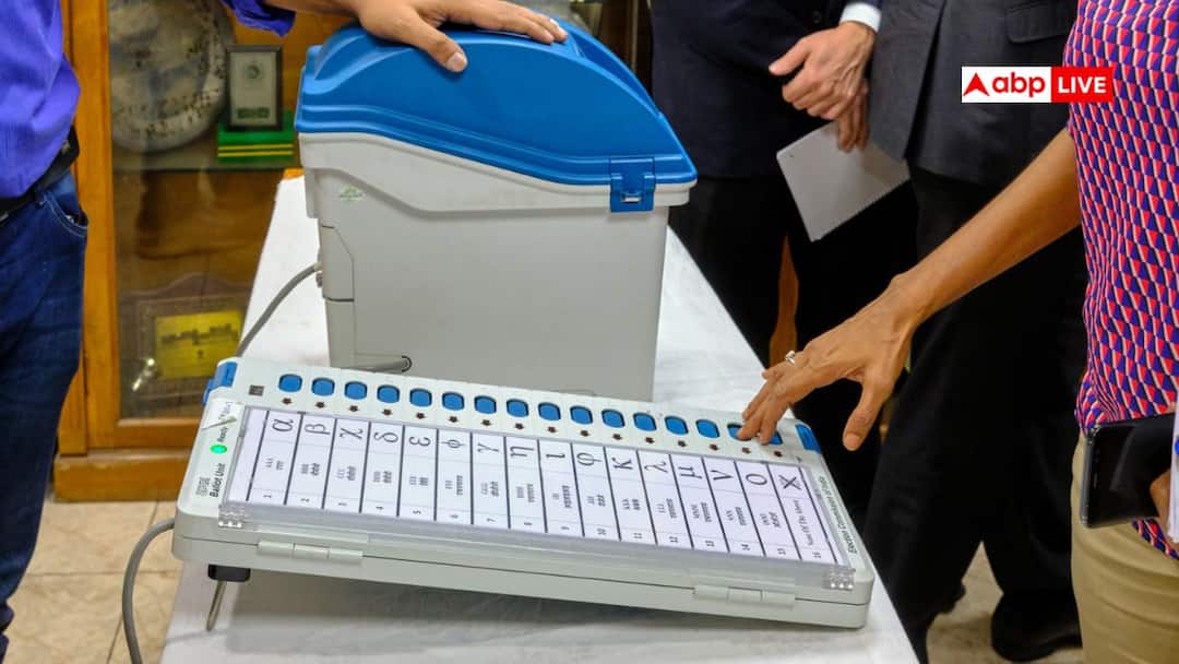 वोटिंग के बीच में ही खराब हो जाए EVM तो क्या बदल दी जाती है मशीन, इसके लिए चुनाव आयोग के क्या हैं नियम? Bihar Election 2025 if evm gets damaged between voting what election commission of india do वोटिंग के बीच में ही खराब हो जाए EVM तो क्या बदल दी जाती है मशीन, इसके लिए चुनाव आयोग के क्या हैं नियम?