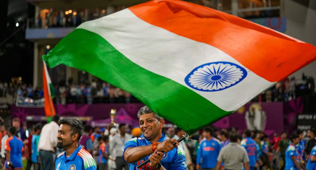 <div>Amol Muzumdar, Once Hailed As ‘Next Tendulkar’ & Never Played For India, Lifts World Cup As Coach</div>