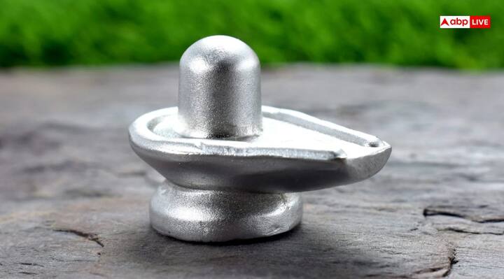 इसके साथ आज 3 नवंबर को दोपहर 03.05 से अगले दिन सुबह तक रवि योग रहेगा. रवि योग में किए पूजा-पाठ से भक्तों को आरोग्यता की प्राप्ति होती है और मानसिक व शारीरिक कष्ट दूर होते हैं.