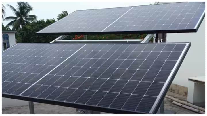 Surya Ghar Yojana scheme: విద్యుత్ బిల్లు తగ్గించుకోవడానికి సోలార్ ప్యానెల్స్ ఏర్పాటు చేసుకునే వారి సంఖ్య పెరుగుతోంది. ఫ్లాట్లలో నియమాలు తెలుసుకోండి.