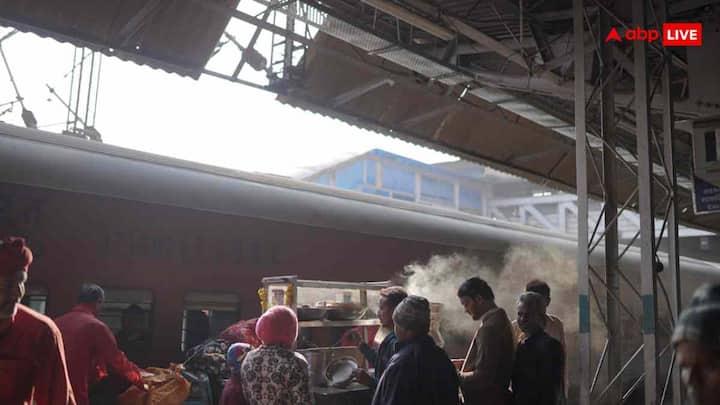 एक बार TDR फाइल हो जाने के बाद, रेलवे आपके बैंक अकाउंट में रिफंड ट्रांसफर कर देता है. साथ ही आप TDR फाइल करने के अलावा कई और तरीकों से भी टिकट कैंसिल कर सकते हैं. जैसे रेलवे स्टेशन के टिकट काउंटर से, रेलवे कॉल सेंटर के जरिए और IRCTC मोबाइल ऐप या वेबसाइट से