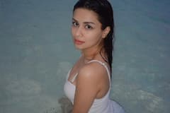 व्हाइट बिकिनी में हुस्न परी बनकर समुद्र में उतरीं अवनीत कौर, तस्वीरों ने हाई किया इंटरनेट का पारा