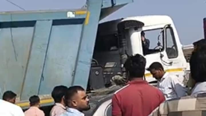 स्थानीय लोगों के अनुसार, डंपर तेज रफ्तार और अनियंत्रित था, जिसने कुछ ही सेकंड में चार गाड़ियों को अपनी चपेट में ले लिया. फिलहाल पुलिस राहत-बचाव कार्य में जुटी हुई है.