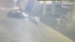 Video: तेज रफ्तार कार पिलर से टकराई, दो सगे भाइयों की दर्दनाक मौत, पुणे का वीडियो वायरल