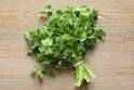 Coriander Storage Tips : कोथिंबीर शिवाय पदार्थाला चव कुठे! दीर्घकाळ टिकण्यासाठी 'या' घरगुती टिप्स बघाच..