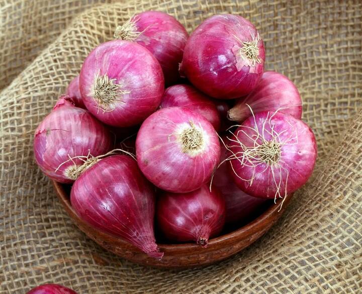 कांदा हे फायबरचे एक चांगले स्रोत आहे. जर फायबर कमी झालं तर बद्धकोष्ठता आणि पोटदुखी होऊ शकते.