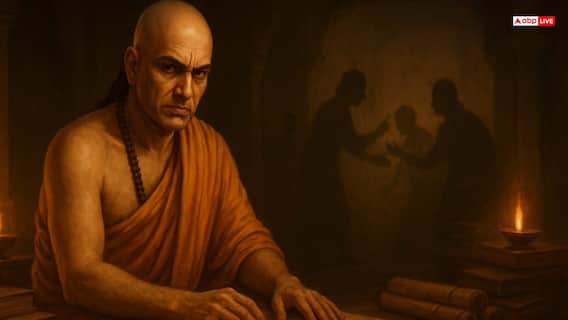 Chanakya Niti: इन 4 संकेतों से पहचानें, कौन उठा रहा है आपकी अच्छाई का फायदा!