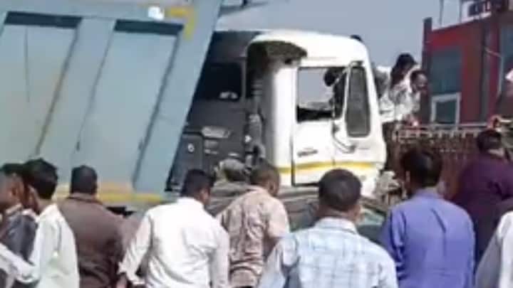 राजस्थान में हादसे रुकने का नाम ही नहीं ले रहे हैं. रविवार को जोधपुर में हुए दो सड़क हादसों में कुल 18 लोगों की मौत हो गई थी. वहीं सोमवार (3 नवंबर) को राजधानी जयपुर में भी दर्दनाक सड़क हादसा हो गया, जिसमें करीब 12 लोगों की मौत की खबर है.