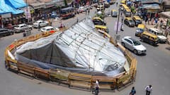 Jain Monk Stages Protest In Mumbai's Azad Maidan Against Dadar Kabutarkhana Closure