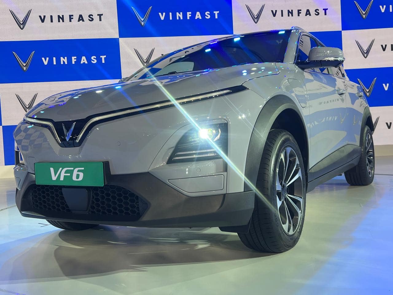 Vinfast Sales: எகிற அடித்த வின்ஃபாஸ்ட்..  டெஸ்லாவை பின்னுக்குத் தள்ளி அசத்தல்! அக்டோபரில் இத்தனை யுனிட்கள் விற்பனையா?