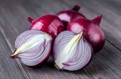 Benefits of Onion : काय सांगता! कांदा न खाल्ल्याने होतात 'हे' गंभीर आजार? जाणून व्हाल थक्क...