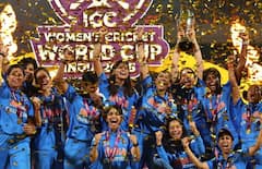 टीम इंडिया का अनोखा सेलिब्रेशन, कोच से लेकर दिग्गज खिलाड़ियों ने उठाई वर्ल्ड कप ट्रॉफी, विक्ट्री परेड की तस्वीरें वायरल