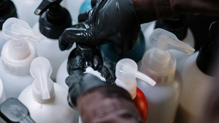 साल था 1759, भारत अंग्रेजी हुकूमत के दौर से गुजर रहा था. पटना के एक साधारण नाई परिवार में एक बच्चे का जन्म हुआ था, जिसका नाम था शेख दीन मोहम्मद. बचपन से ही उन्हें बालों की मालिश और देखभाल का शौक था.